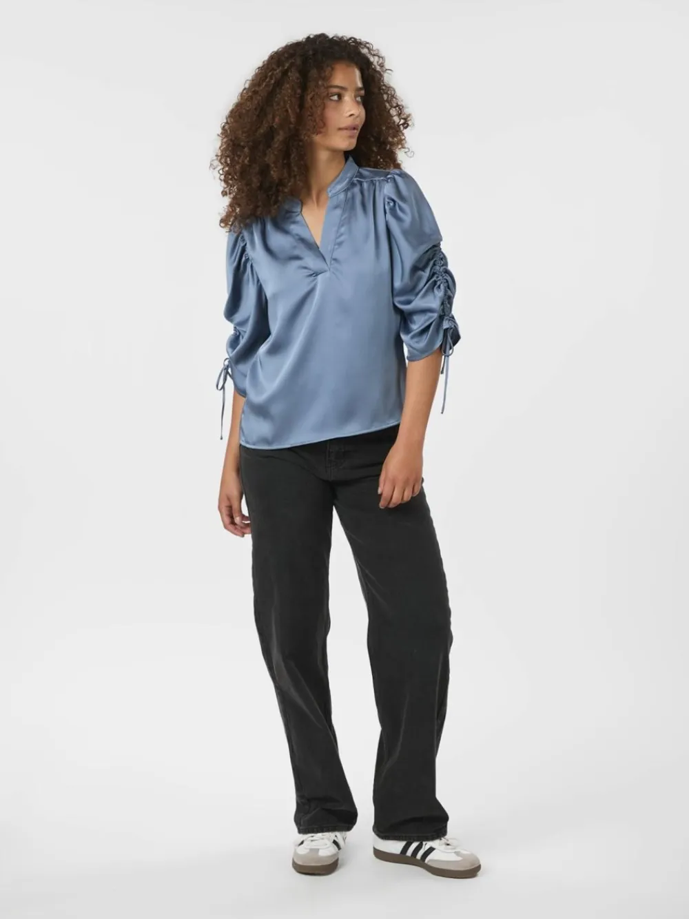 Clearance Alvira Drapy Satin Bluse, , 40 Dame Bluser & Skjorter