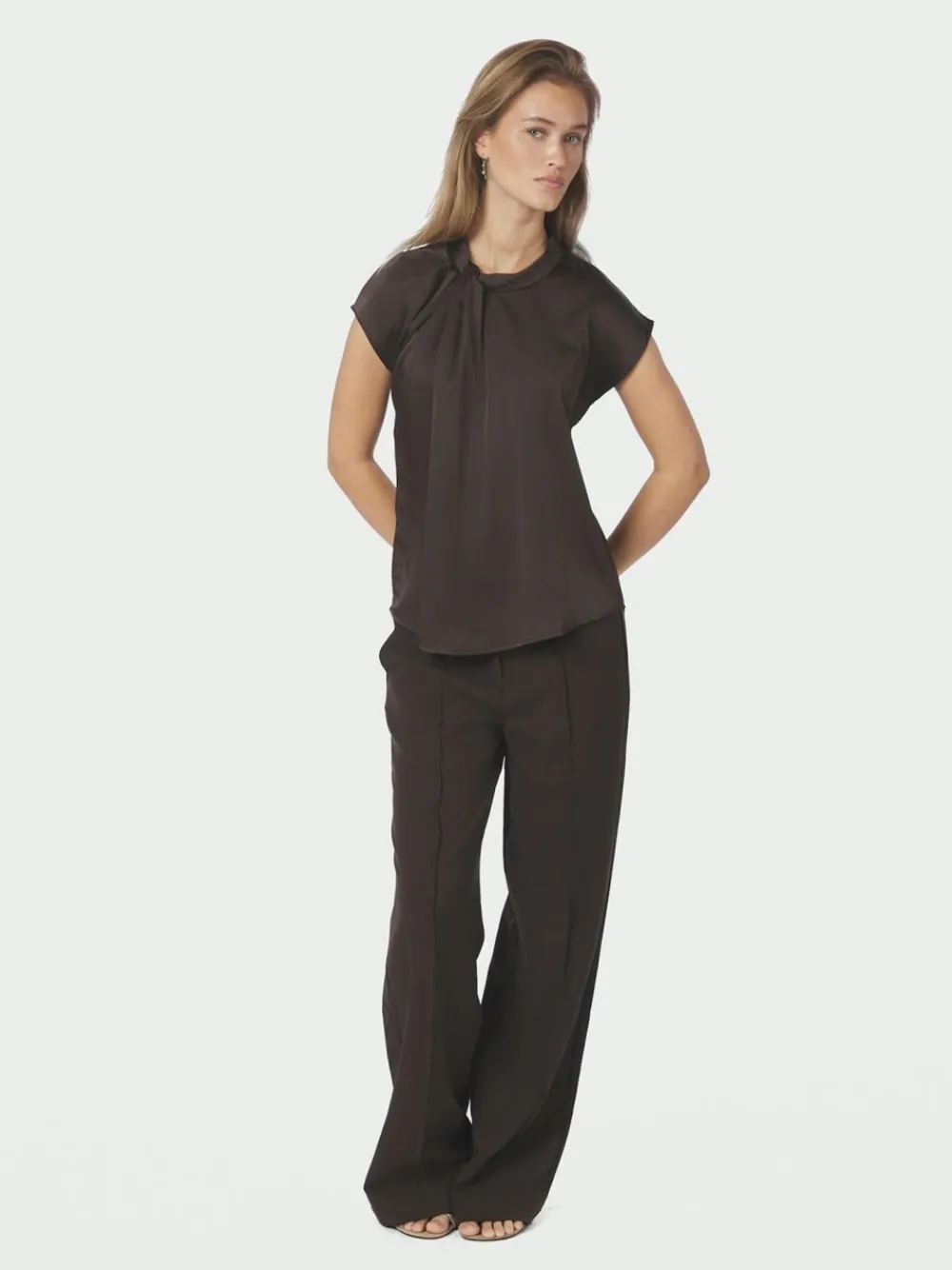Neo Noir Fleur Drapy Satin Bluse, , 40-Dame Bluser & Skjorter