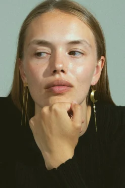 Jane Kønig Half Moon Pearl Ørering,-Dame Øreringe
