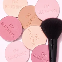 Best I'm Blushing, Ansigt
