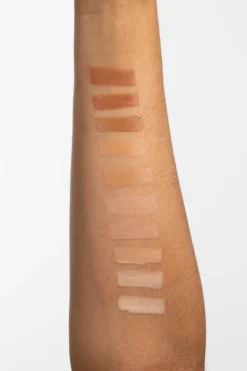 Minerals Pigments Serum Foundation, Ansigt