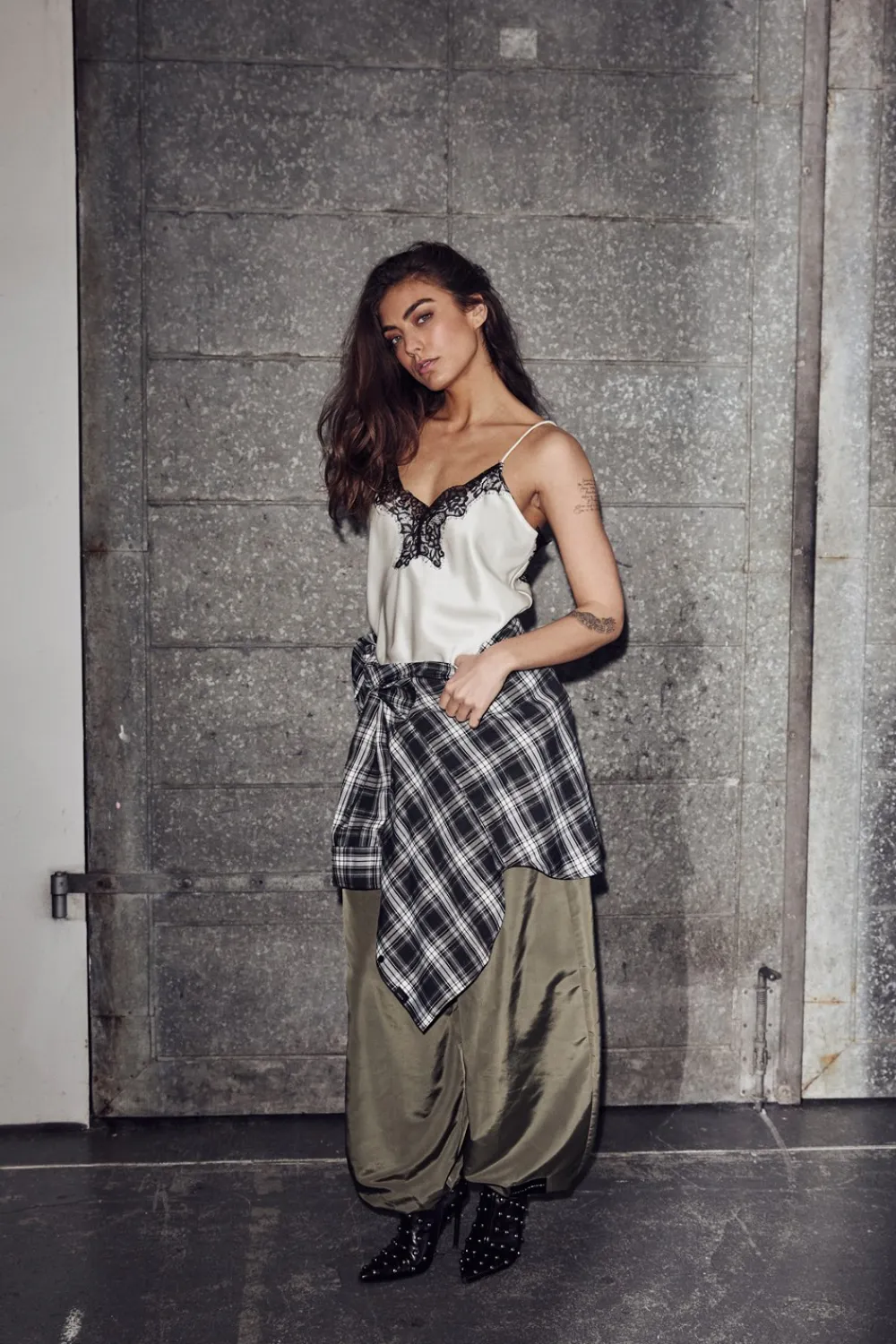Haute L’Amitié Naomi Asym Contrast Lingerie Top, , M-Dame T-Shirts & Toppe