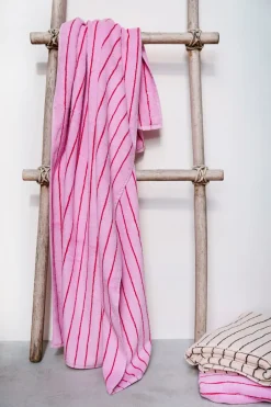 Best Naram Håndklæde, Baby Pink & Ski Patrol Red, 70x140 cm Håndklæder & Vaskeklude