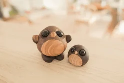 FableWood Pick-Me-Up Daisy Pingvinen- Pynt & Interiør