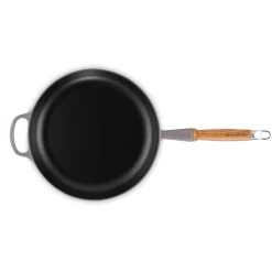 Le Creuset Signature Støbejerns Stegepande Med Træhåndtag, , Ø28 cm- Gryder & Pander