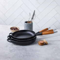 Hot Signature Støbejerns Stegepande Med Træhåndtag, , Ø28 cm Gryder & Pander