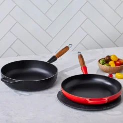 Clearance Signature Støbejerns Stegepande Med Træhåndtag, , Ø28 cm Gryder & Pander