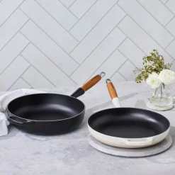 Le Creuset Signature Støbejerns Stegepande Med Træhåndtag, , Ø28 cm- Gryder & Pander