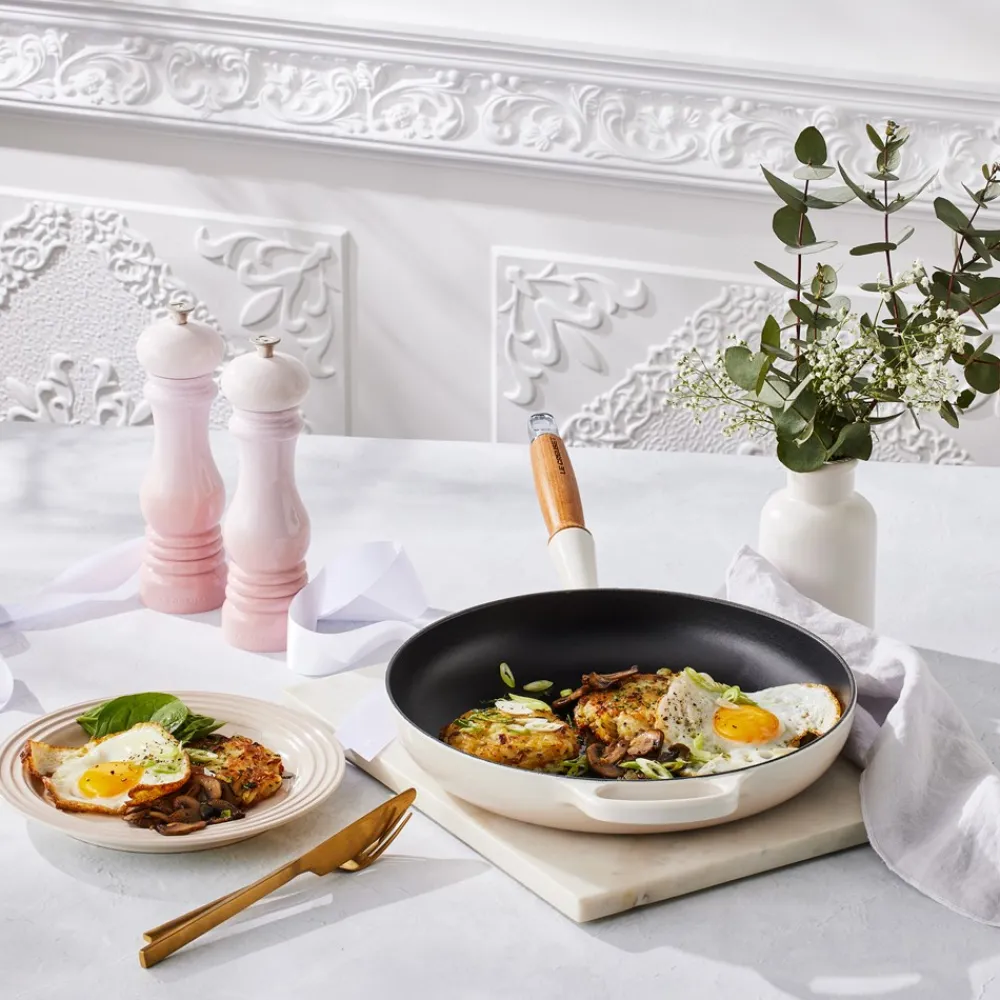 Le Creuset Signature Støbejerns Stegepande Med Træhåndtag, , Ø28 cm- Gryder & Pander